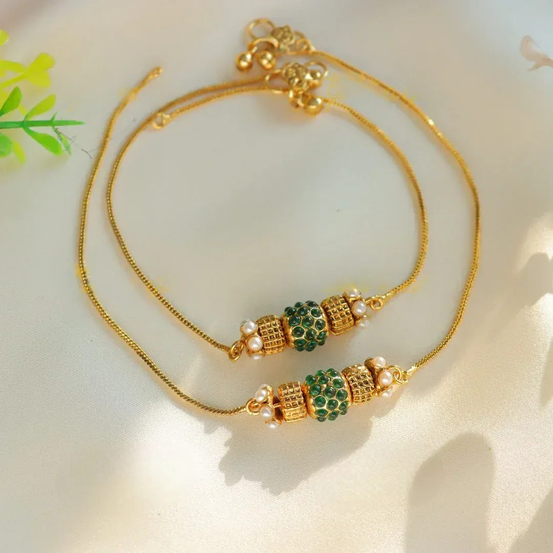 Chic Emerald Floral Beaded Anklets